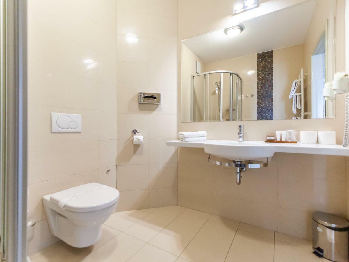Apartament Hotelowy Delux W Kolobrzegu Ul Kosciuszki 16 Pobyt 7 Nocy 20 Procent Rabatu ,4 Dni 10 Procent Rabatu Esterno foto