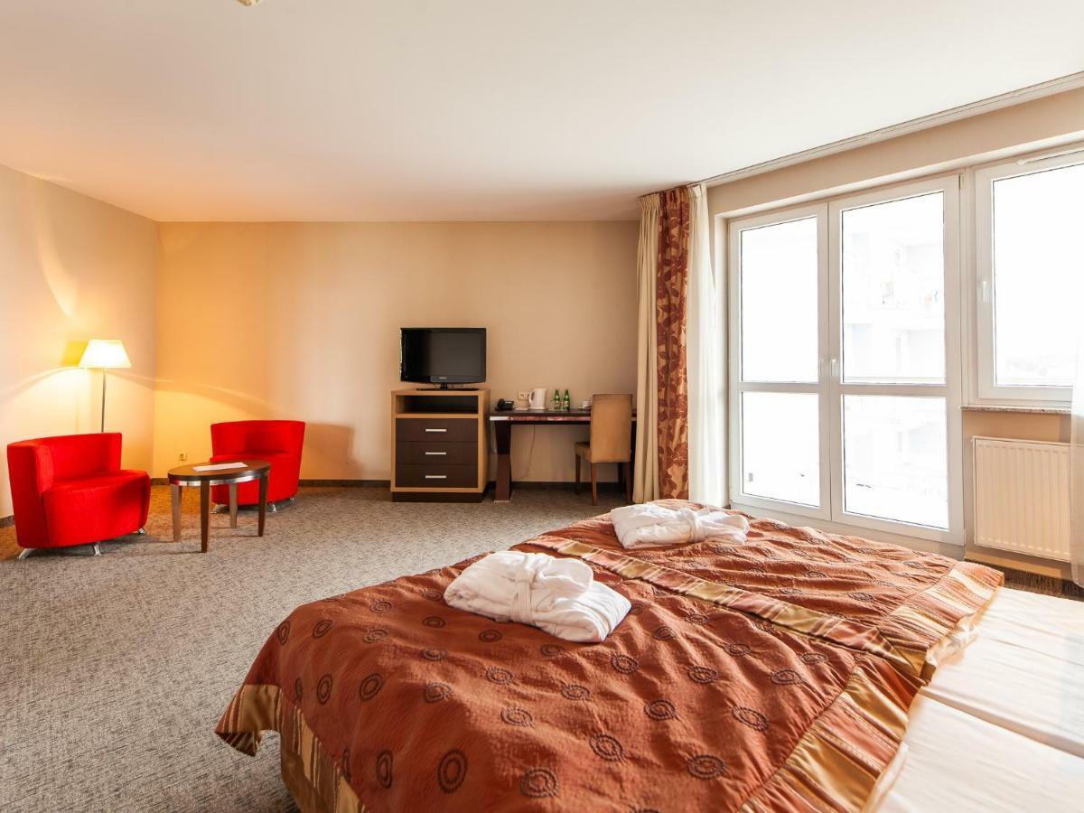 Apartament Hotelowy Delux W Kolobrzegu Ul Kosciuszki 16 Pobyt 7 Nocy 20 Procent Rabatu ,4 Dni 10 Procent Rabatu Esterno foto